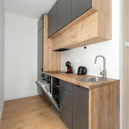 Jasny Z Parkingiem W Centrum Poznania By Renters Posen