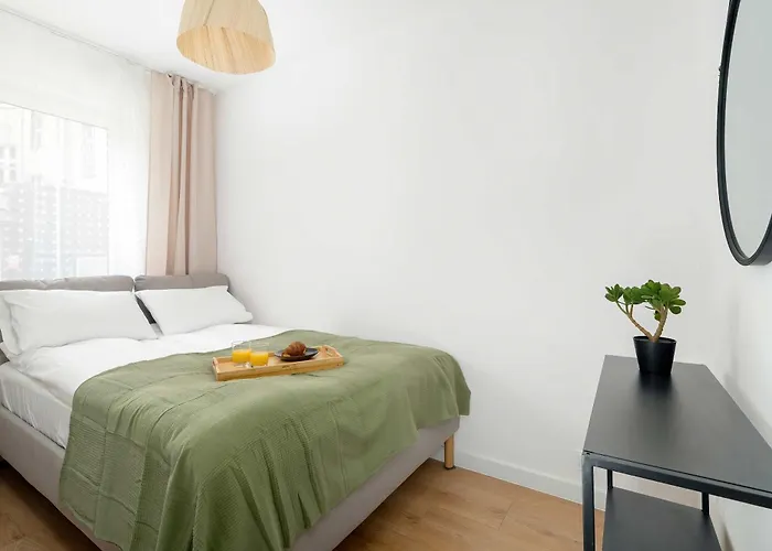 Jasny Z Parkingiem W Centrum Poznania By Renters