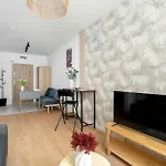 Jasny Z Parkingiem W Centrum Poznania By Renters Lägenhet